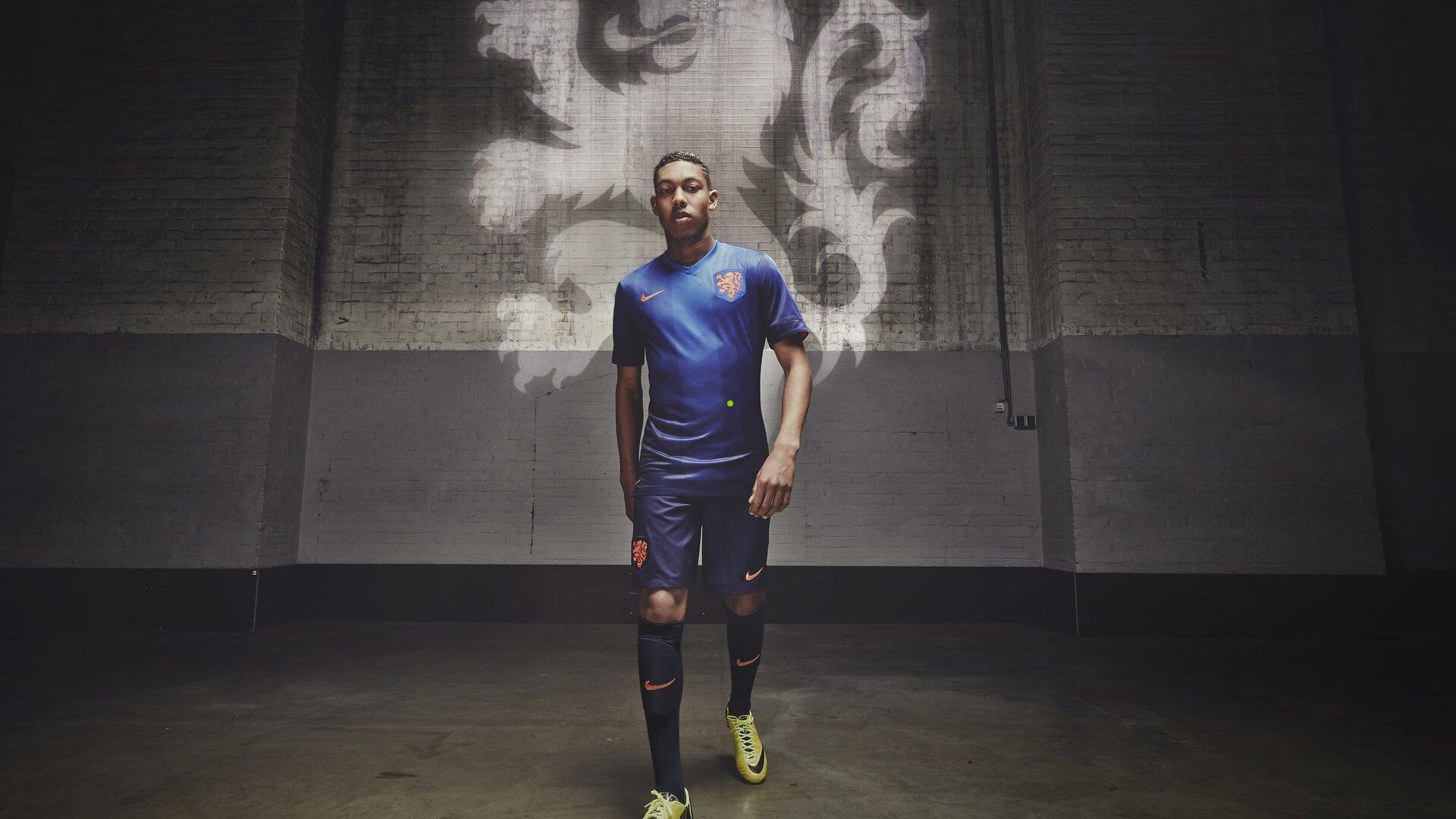 里夫斯38分东契奇35分同场对决,创21世纪第四对35+组合纪录